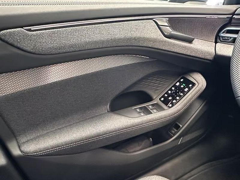Audi A6 TDI S-Line HuD Pano 360 Vzduch - fotka 6 z 12