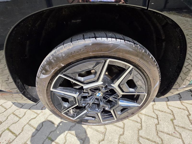 BMW XM (2024) 50e záruka + servis - fotka 13 z 33
