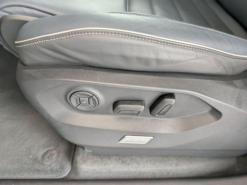 Volkswagen Touareg TDI 210kW R-Line HuD Pano NezT - fotka 8 z 24