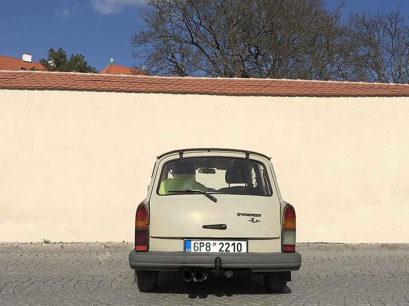 Tenhle Trabant je jeden z posledních vyrobených – únor 1990.