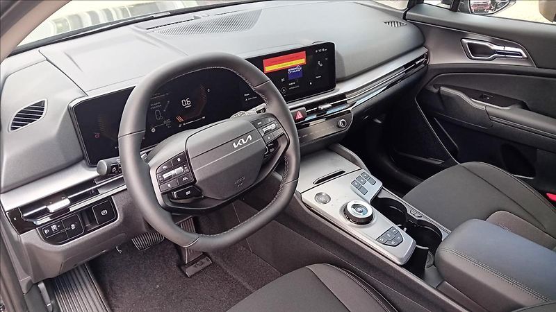 Kia Sportage 1,6 T-GDi 7DCT EXCLUSIVE - fotka 8 z 13