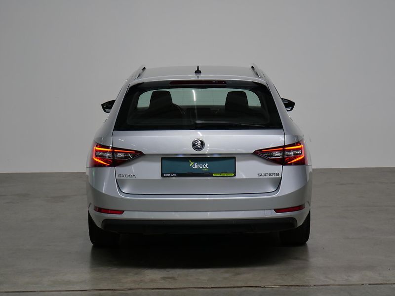 Škoda Superb - fotka 6 z 28