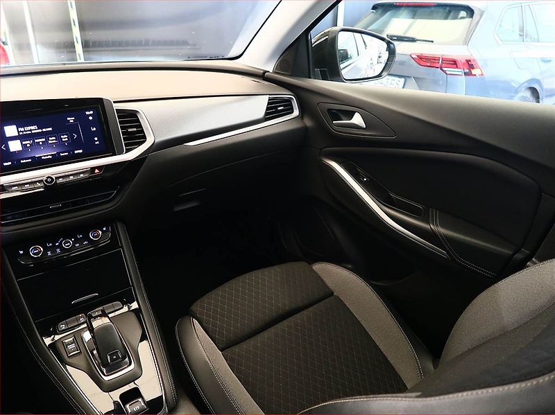 Opel Grandland X (2022) Edition Business 1.2 Turbo - fotka 8 z 17