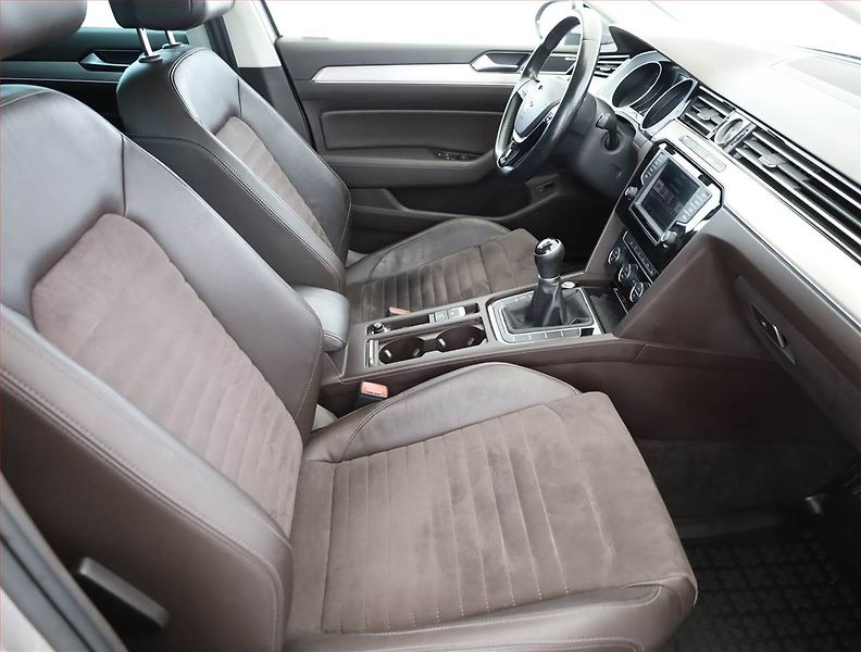 Volkswagen Passat (2015) Comfortline 2.0 TDI, 4X4 - fotka 7 z 20