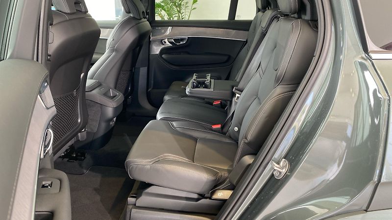 Volvo XC90 (2026) PLUS BRIGHT, B5 AWD, 184+10 kW - fotka 11 z 14