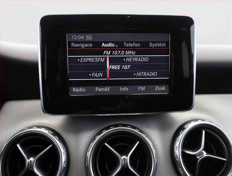 Mercedes-Benz GLA (2014) 200 CDI, 4X4, Automat - fotka 15 z 20