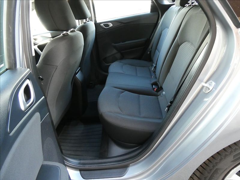 Kia Ceed 1,0 T-GDI Exclusive SW,2x pneu - fotka 18 z 35