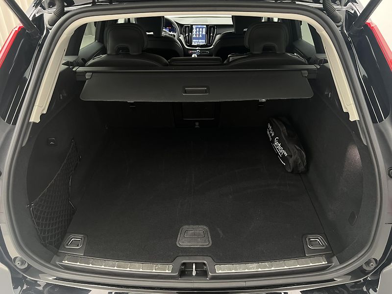 Volvo XC60 B5 AWD DARK PLUS AUT - fotka 5 z 45