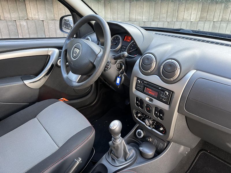 Dacia Duster 1.6 16v 77 kW 4x4 NOVÁ STK - fotka 7 z 16