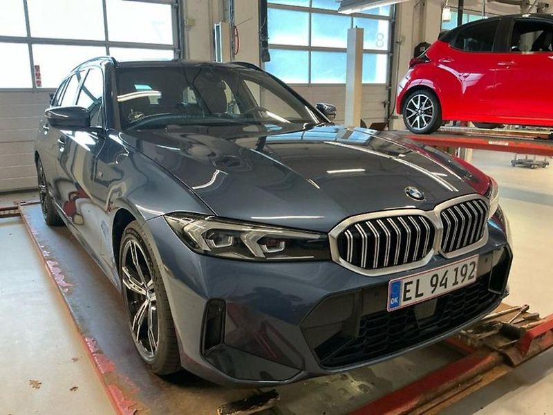 BMW Řada 3 330i xDrive Touring - fotka 5 z 12