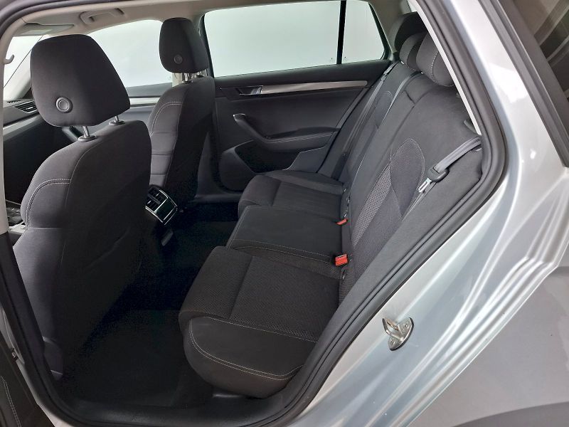 Škoda Superb (2022) COMBI  STYLE TD 110/2.0 7DG - fotka 11 z 25