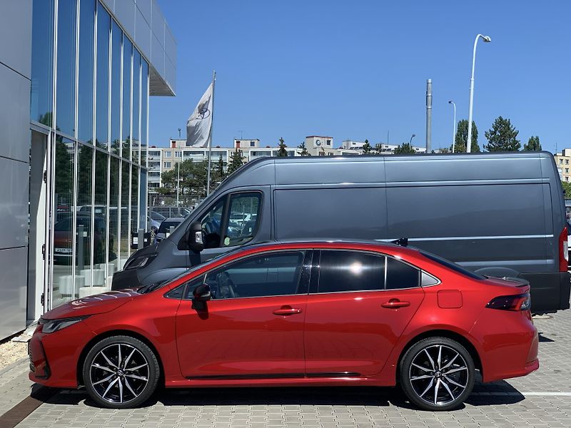 Toyota Corolla SD GR SPORT DYNAMIC 1.8 HEV AT - fotka 14 z 35