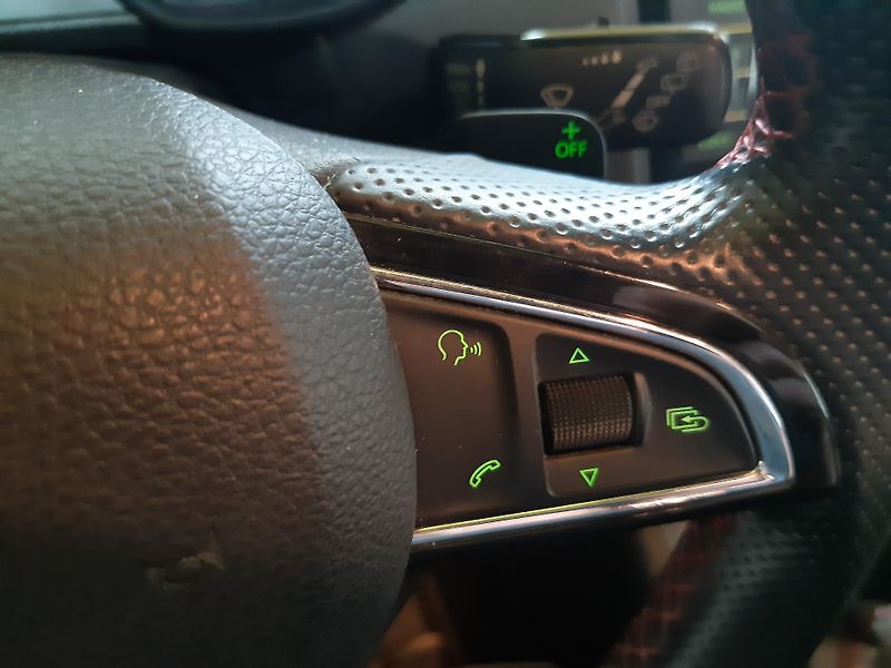 Škoda Octavia RS 2.0 TDI COMBI NAVI - fotka 17 z 28