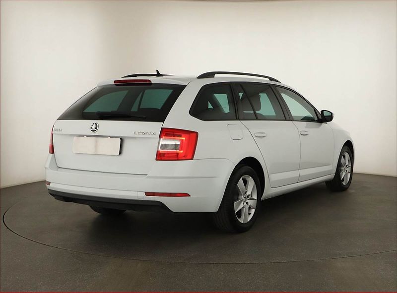 Škoda Octavia (2020) 1.6 TDI, Tempomat - fotka 5 z 12
