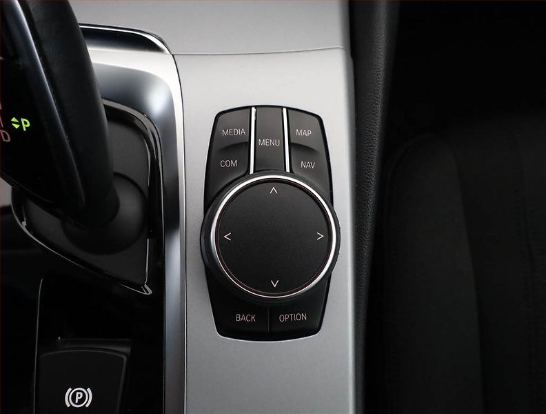 BMW Řada 5 (2019) 530d - fotka 11 z 18