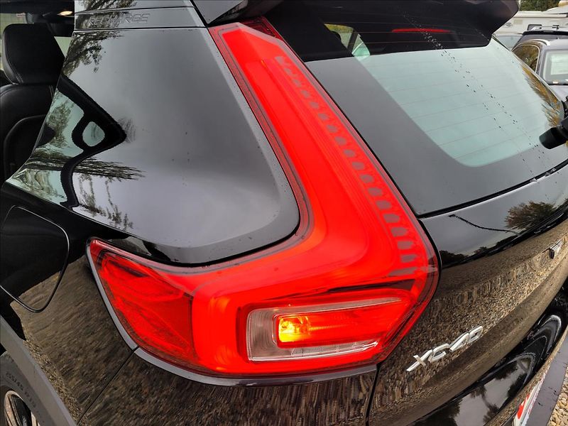 Volvo XC40 0,0 twin plus 300kw 78kWH 4x4 - fotka 43 z 49
