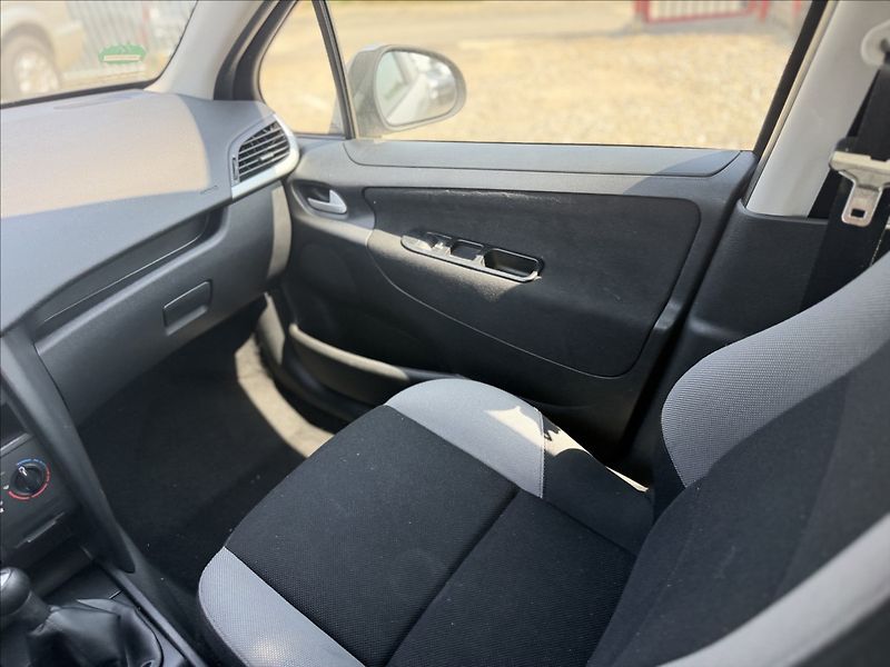 Peugeot 207 1,6 HDI KLIMA +SADA KOL 79tKm - fotka 19 z 25
