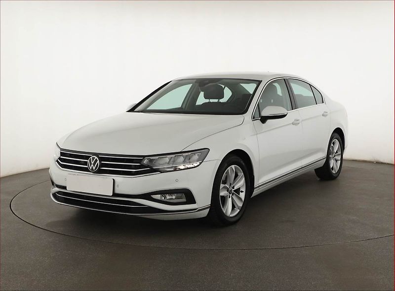 Volkswagen Passat (2020) 1.5 TSI - fotka 2 z 21
