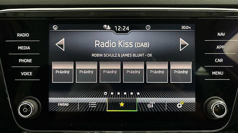 Škoda Superb 2.0 TDI DSG Style Combi - fotka 11 z 25