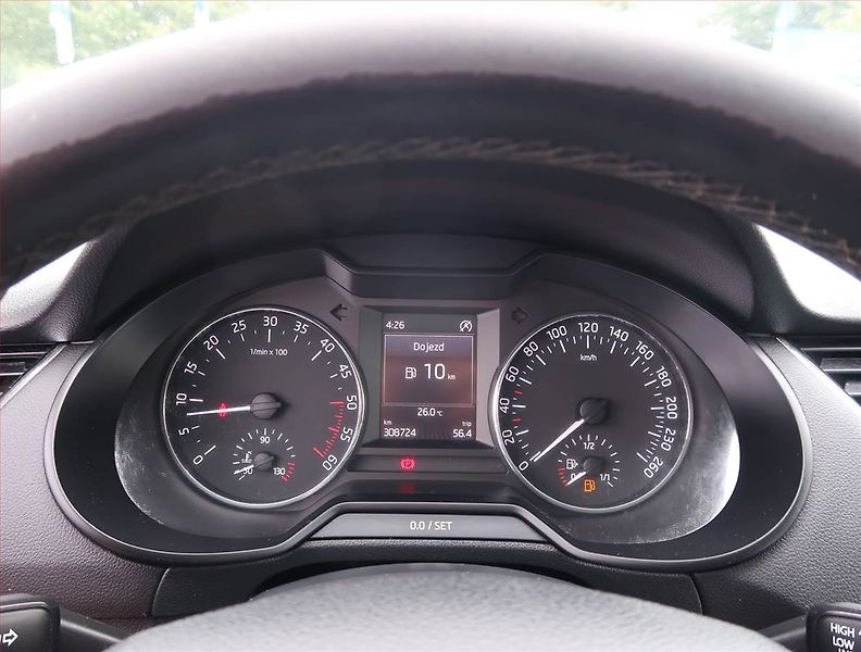 Škoda Octavia (2015) 1.6 TDI, Tempomat - fotka 11 z 17