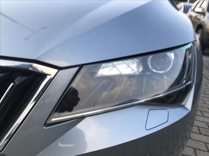 Škoda Superb 1,6 - fotka 9 z 16