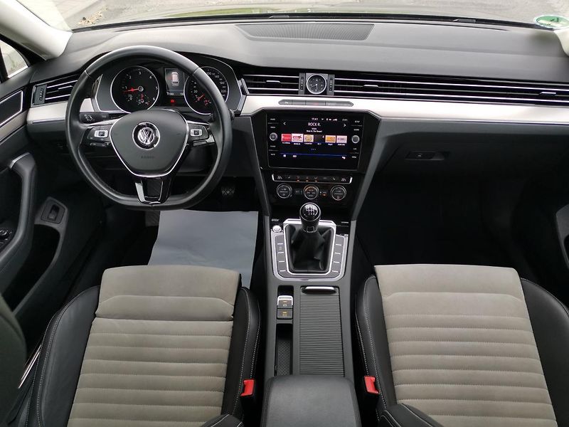 Volkswagen Passat HIGHLINE*110KW*LED*ALCANTARA* - fotka 44 z 85