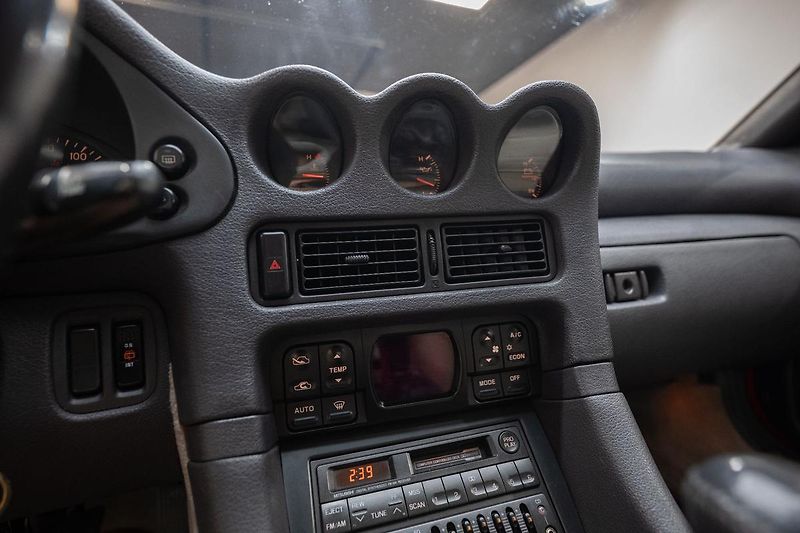 Mitsubishi 3000 GT 3.0 V6 6G72 165 kW - fotka 17 z 45
