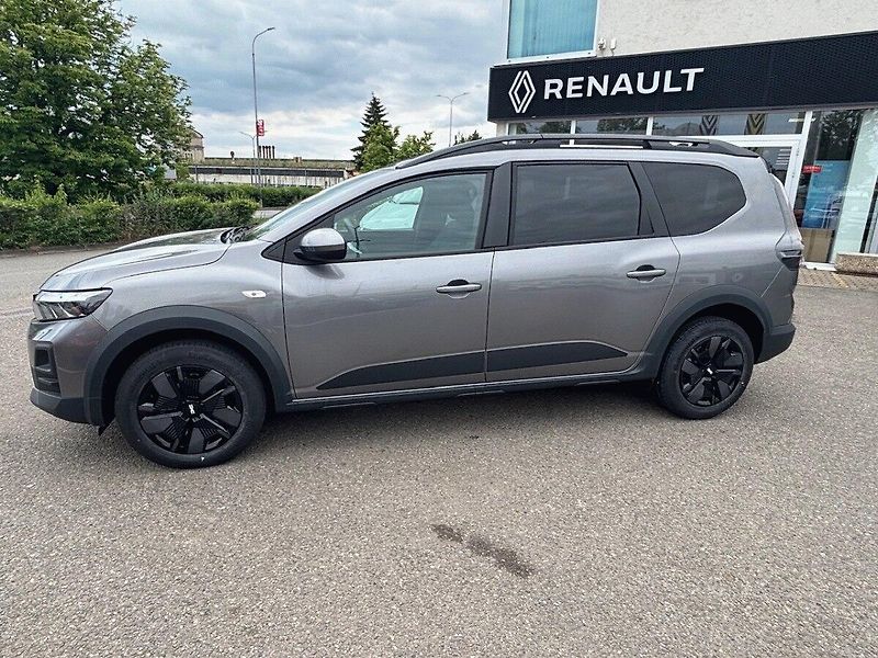 Dacia Jogger (2026) Expression TCe 110 7 míst - fotka 2 z 11