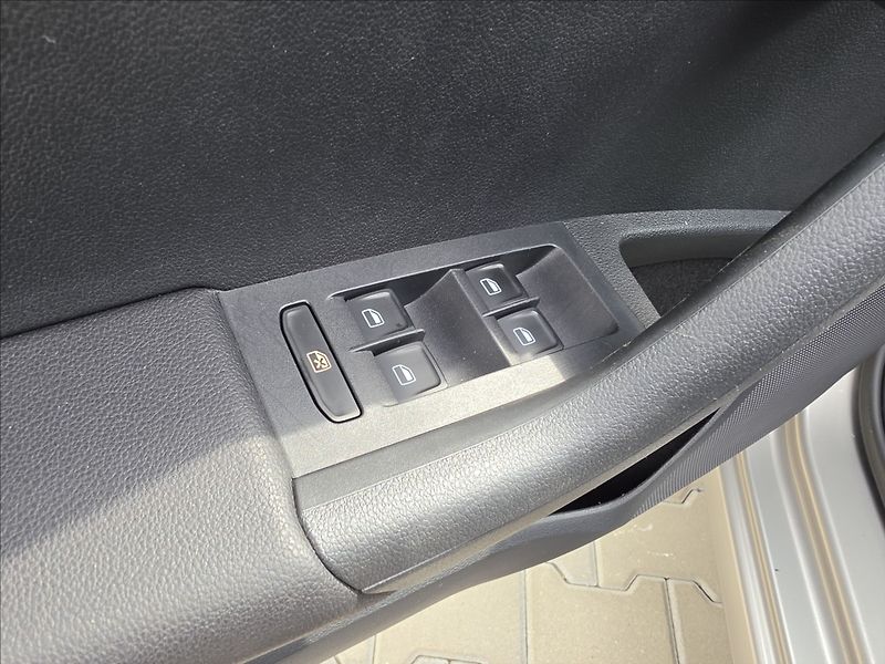 Škoda Octavia III 2,0TDi 110KW 4X4 Elegance - fotka 14 z 50