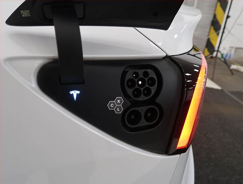 Tesla Model 3 (2023) Standard Range 60kWh, SoH 98% - fotka 31 z 32