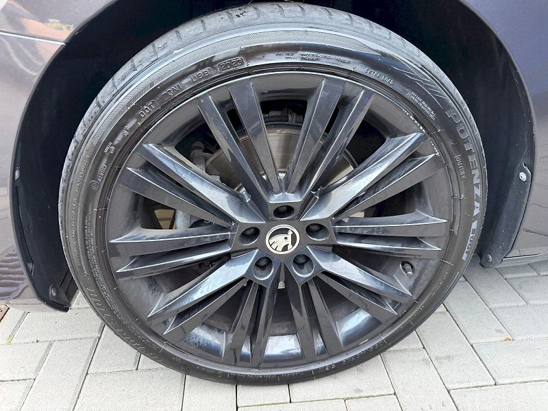 Škoda Superb (2023) 2.0 TDI 147kW 4x4 DSG L&K - fotka 35 z 35