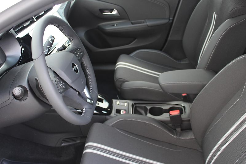 Opel Corsa (2025) GS Hybrid 1.2 TURBO 110k eDCT6 - fotka 10 z 29