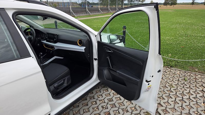 Seat Arona (2022) 1.0 TSI 70 kW Style CZ DPH - fotka 11 z 29
