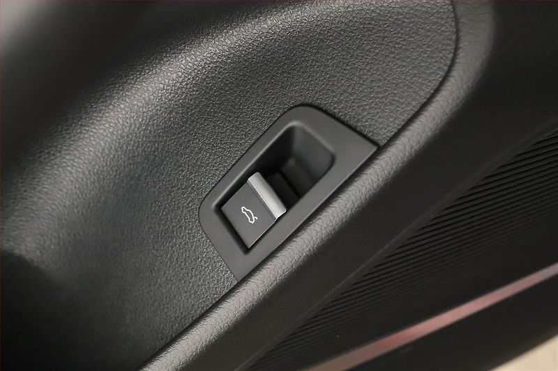 Audi Q8 (2023) 50 TDI, Vzduch, Nez.top - fotka 24 z 25