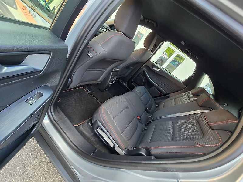 Ford Kuga 2.5 140kW 4x4 AWD ST-LINE -DPH - fotka 20 z 21