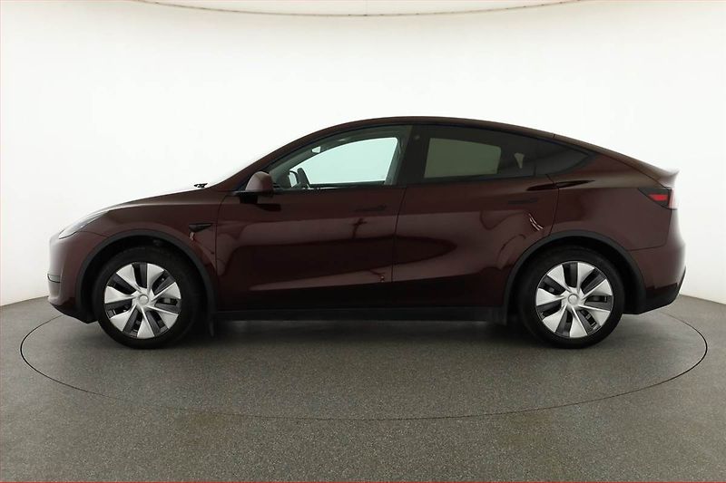 Tesla Model Y (2024) Long Range RWD 79kWh, SoH 92% - fotka 3 z 22