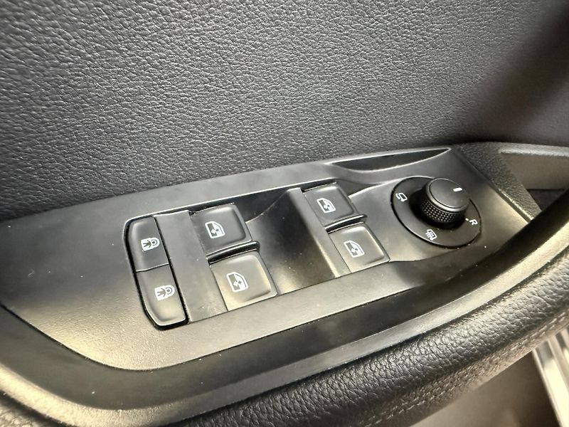 Škoda Superb 2.0 TDI 110kW Style Combi DSG - fotka 10 z 15
