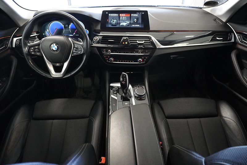 BMW Řada 5 530D 195 kW SPORTLINE AUTOMAT - fotka 30 z 30