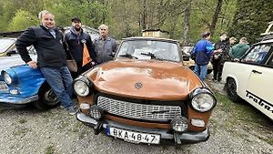 Motorističtí nadšenci pořádali na zahájení sezony v Adamově tradiční Zaklikovanou. Po přehlídce v areálu bývalých Adamovských strojíren následovala spanilá jízda Moravským krasem.