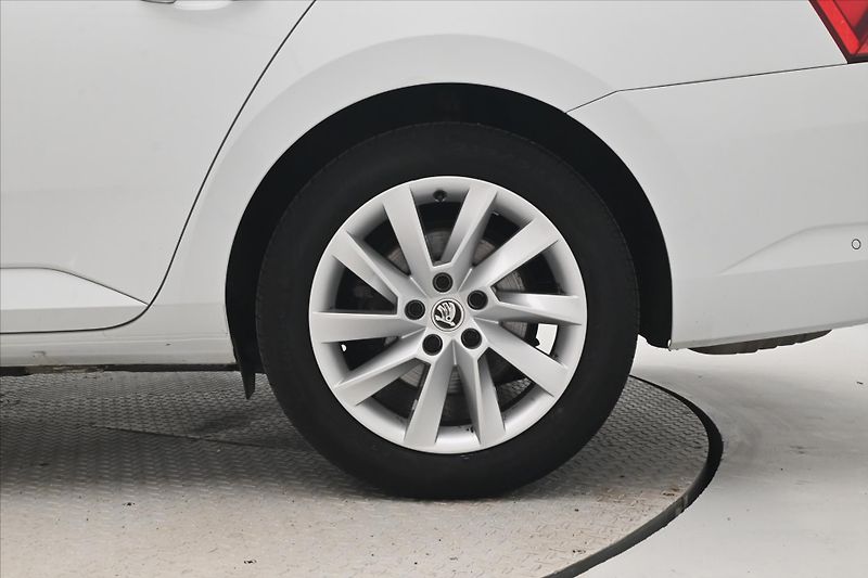 Škoda Superb 2,0 TDI 147kW STYLE DSG Záruka - fotka 33 z 33