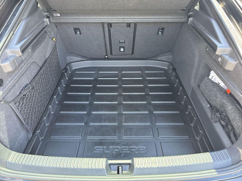 Škoda Superb (2025) 2.0 TSI 4x4 DSG Sportline - fotka 30 z 36