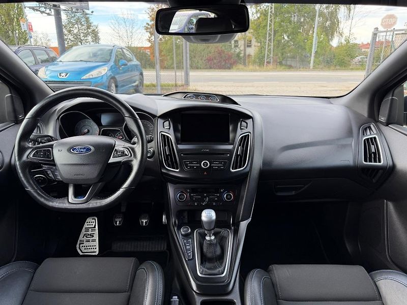 Ford Focus RS 2.3i 257 kW 4x4 odp. DPH - fotka 8 z 23