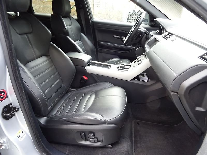 Land Rover Range Rover Evoque 2.0TD4 132kW HSE AWD Rezervace - fotka 22 z 31