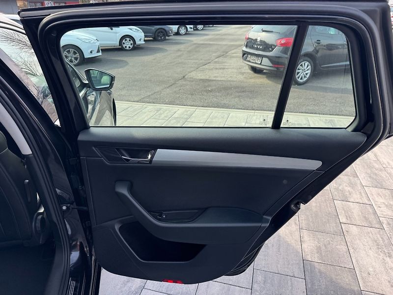 Škoda Superb (2018) 2,0 TDI 110 KW DSG STYLE - fotka 24 z 30