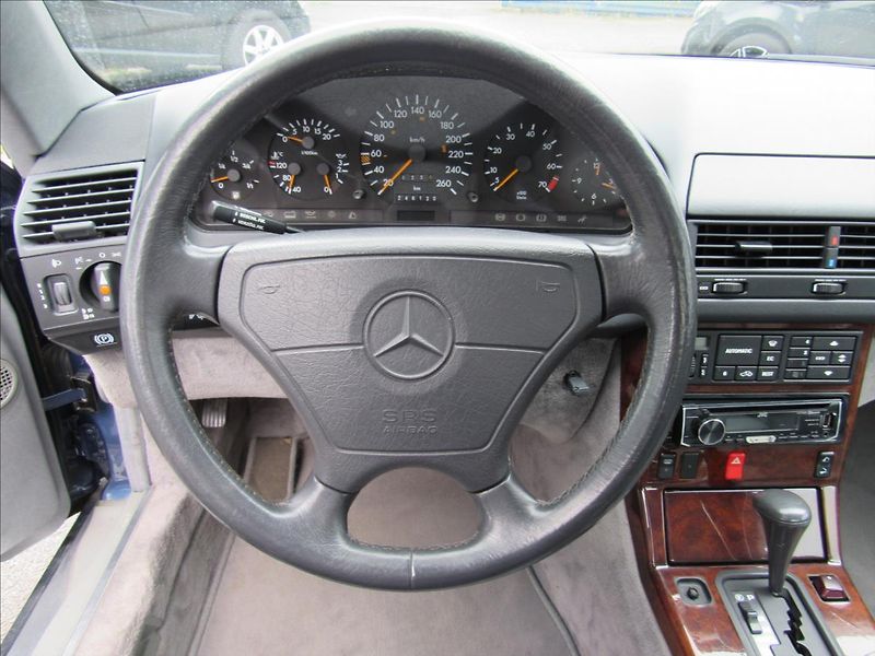 Mercedes-Benz SL 3,2 Hardtop-Cabrio - fotka 29 z 54