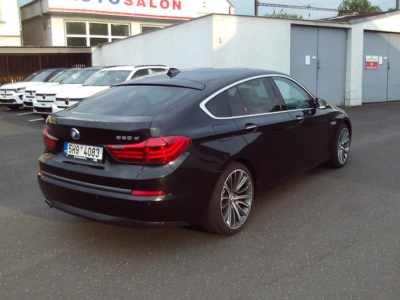 BMW Řada 5 530d xDrive - fotka 4 z 14