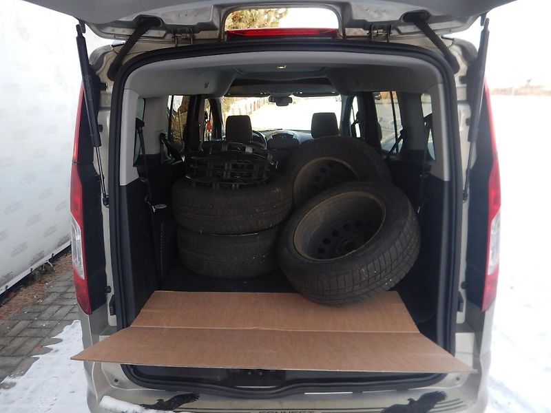 Ford Tourneo Connect 1.6 TDCi, 7 MÍST - fotka 14 z 29