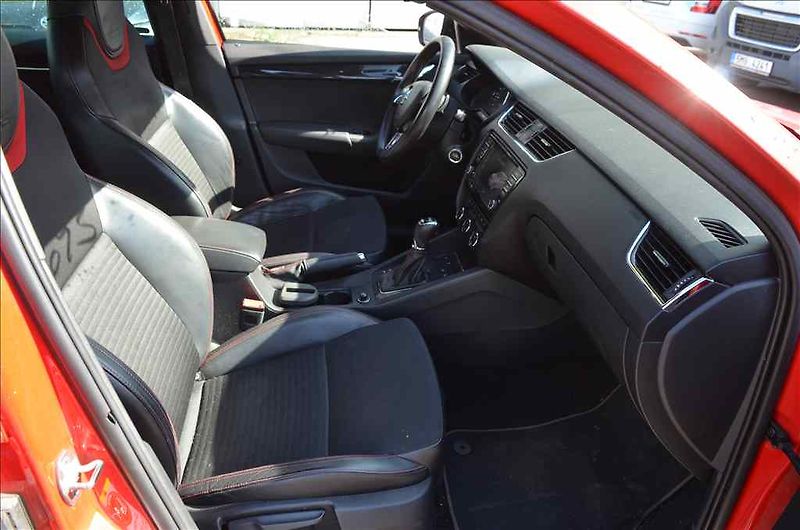 Škoda Octavia (2014) COMBI III.2,0 TDI  RS DSG - fotka 19 z 22