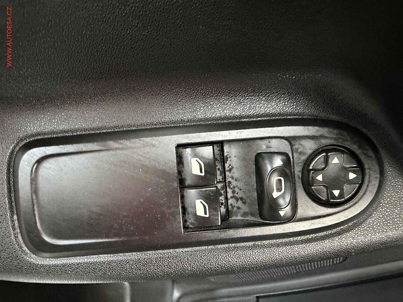Citroën C3 (2012) 1.2i, ČR, AC - fotka 11 z 15