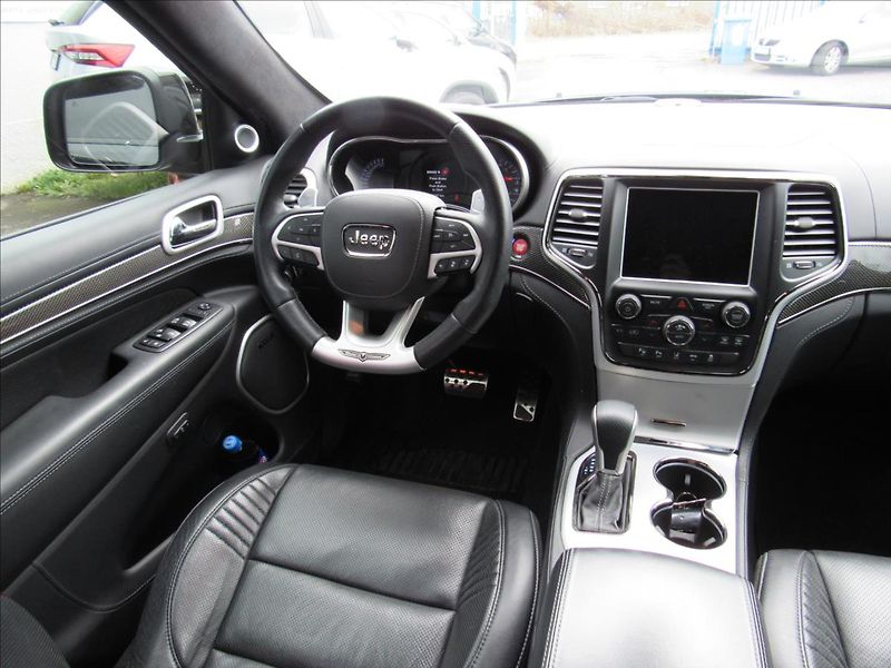 Jeep Grand Cherokee 6,2 V8 HEMI Trackhawk 527kW - fotka 14 z 37